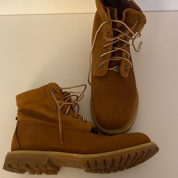 Timberland Women Boots - Picture 1 of 5